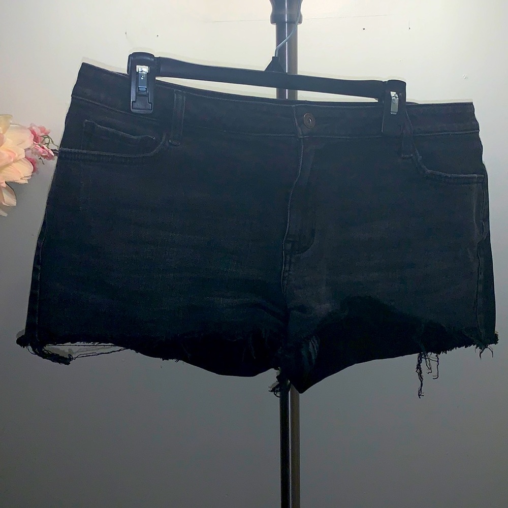 Used good condition black size 15 Jean shorts